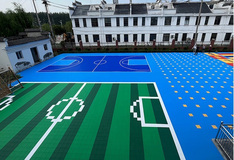 Хуванцар шалны гадна талбайд байгаа зураг