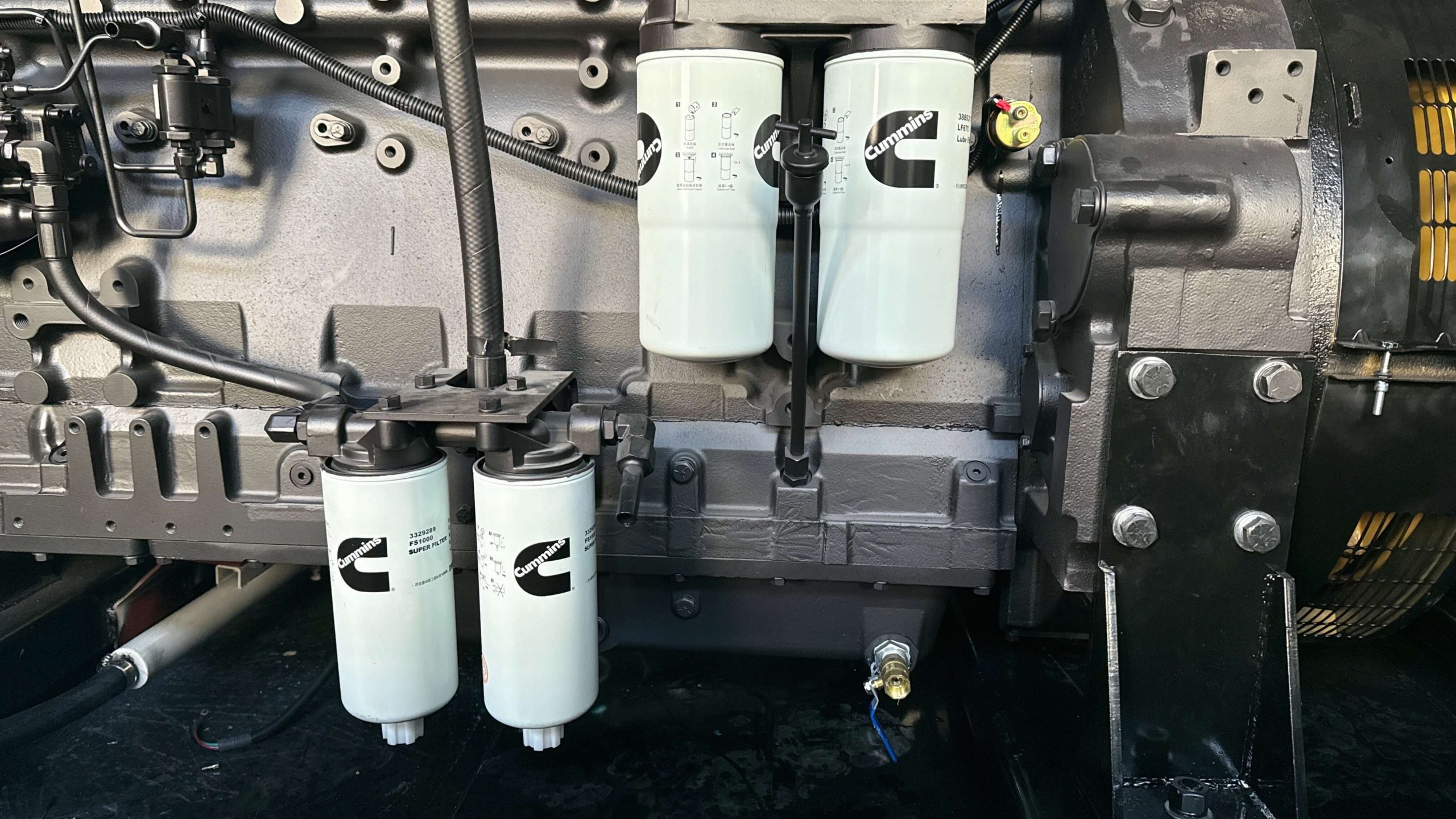 Cummins Дизель генераторын эд ангиудыг харуулж байна, 