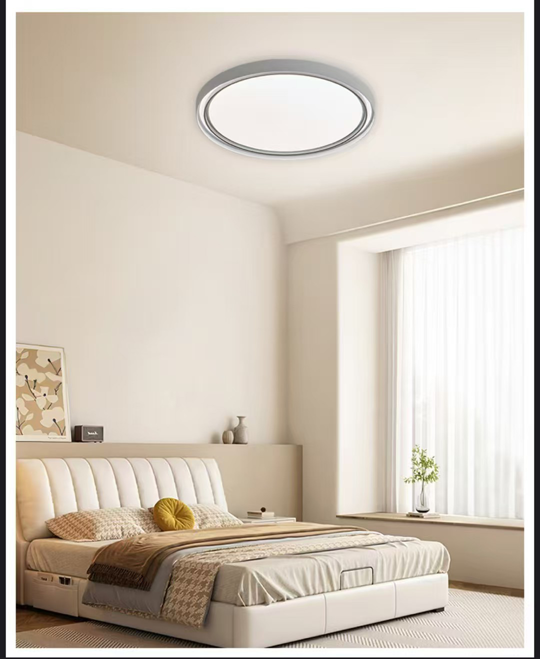 Нэг өрөөнд нэг Хамгаалалттай таазны гэрэл ба ортой. тохилог дотоод засалтай.